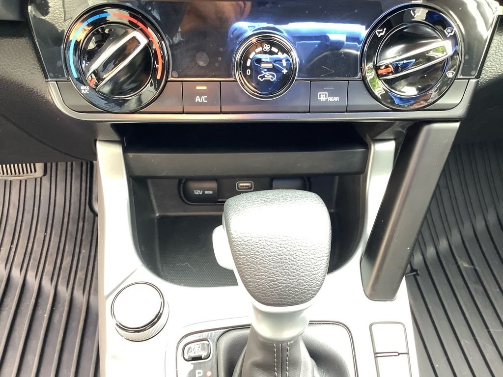 Used 2025 White Kia LX image 29