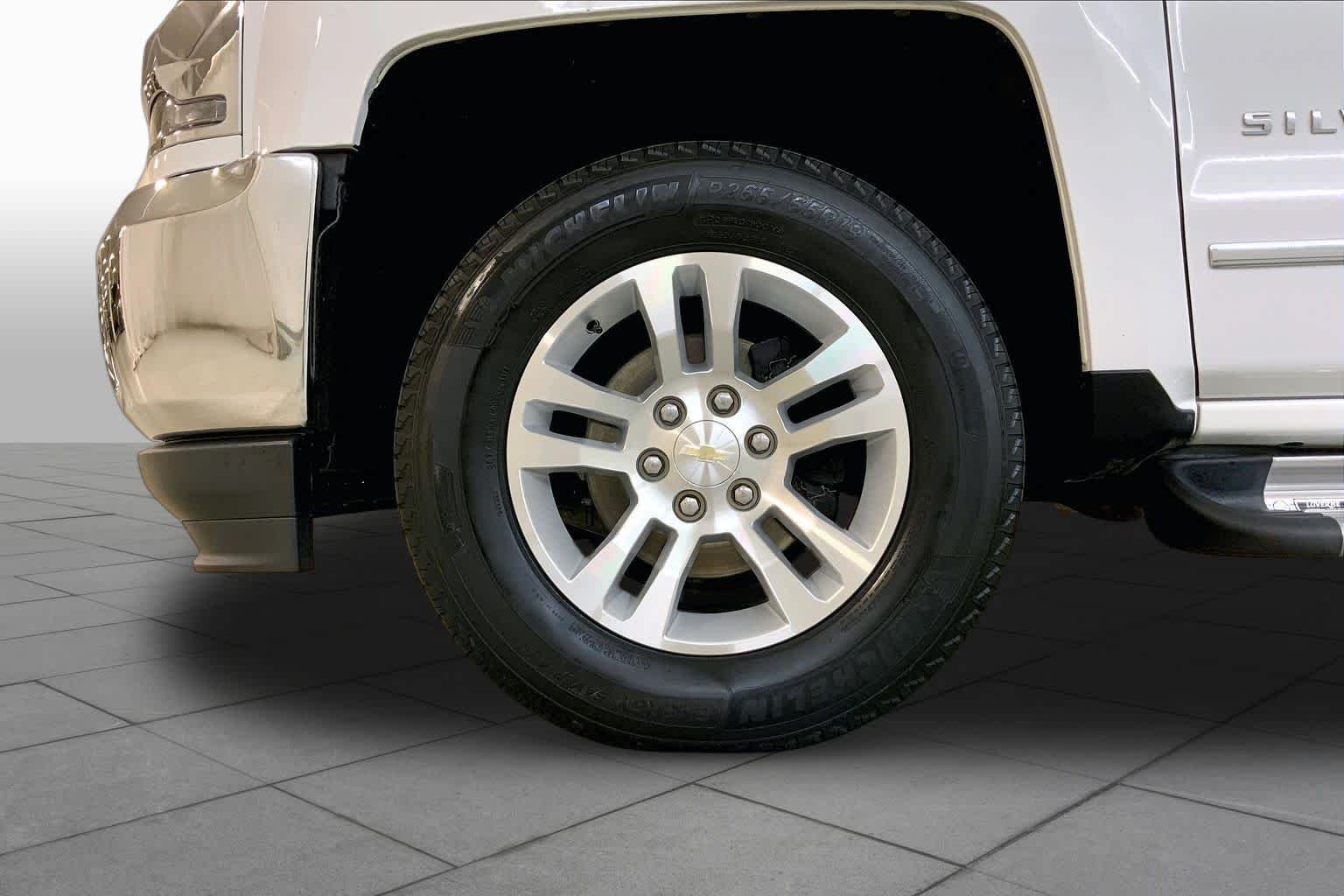 Used 2018 Summit White Chevrolet LTZ image 10