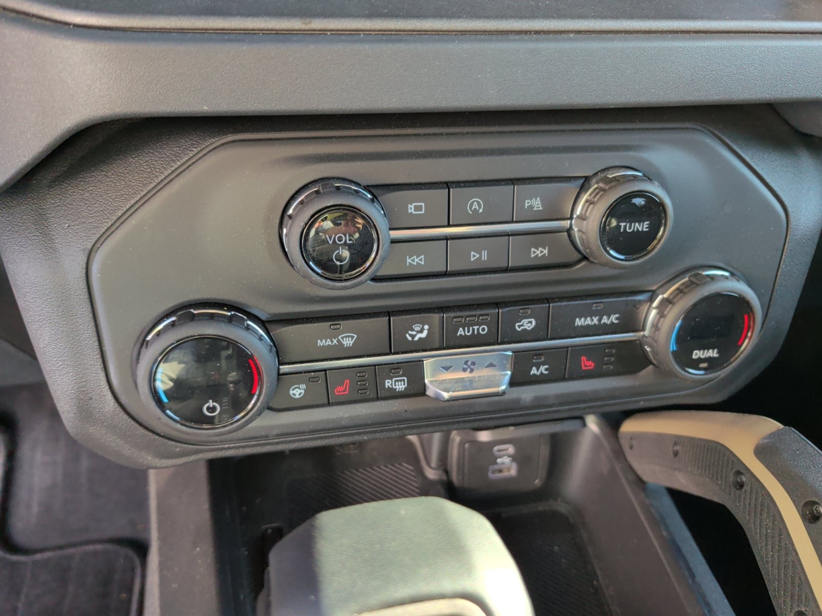 Used 2025 Shadow Black Ford Badlands image 12