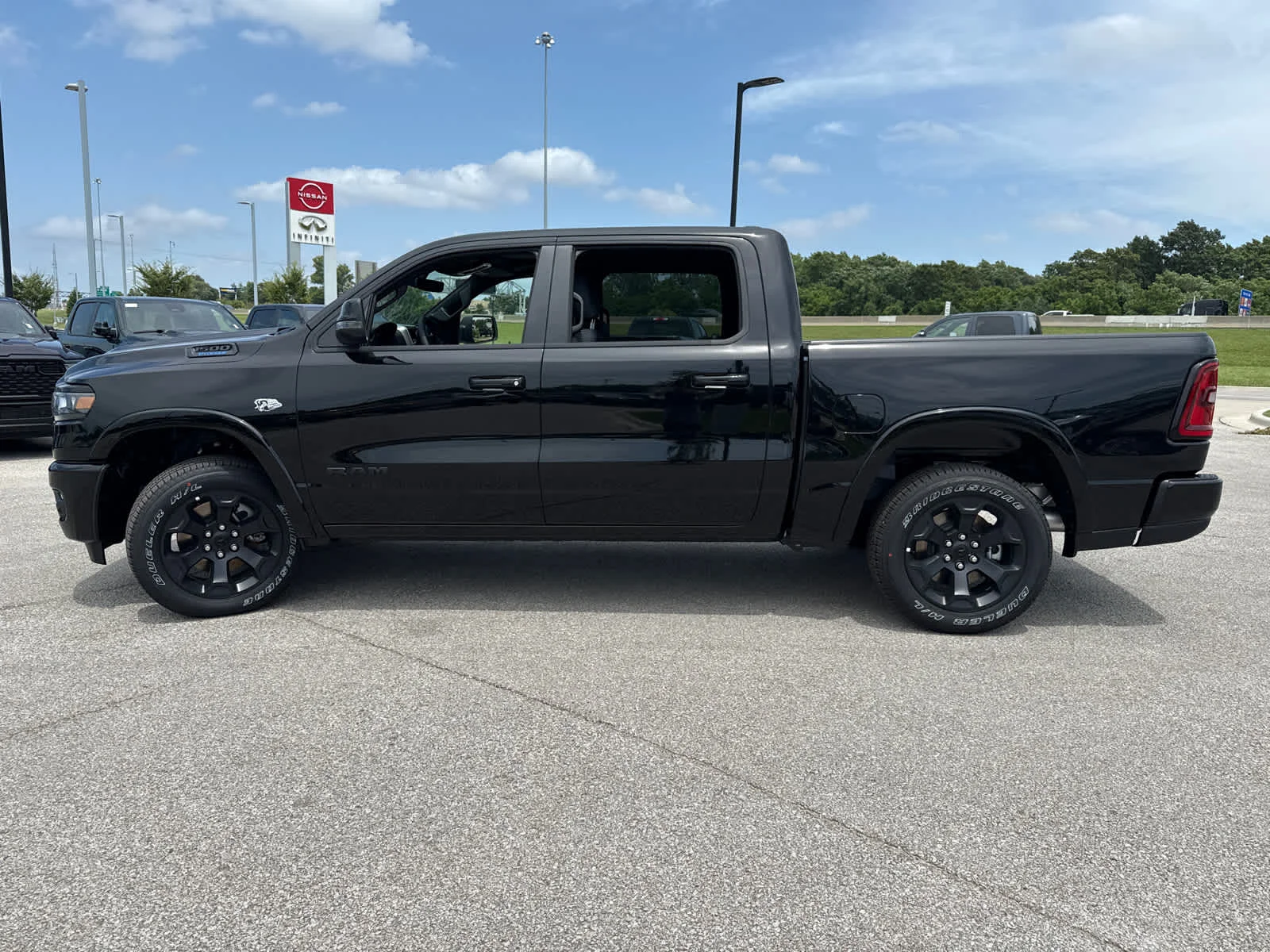 New 2026 Diamond Black Crystal Pearl-Coat Exterior Paint RAM Big Horn image 5