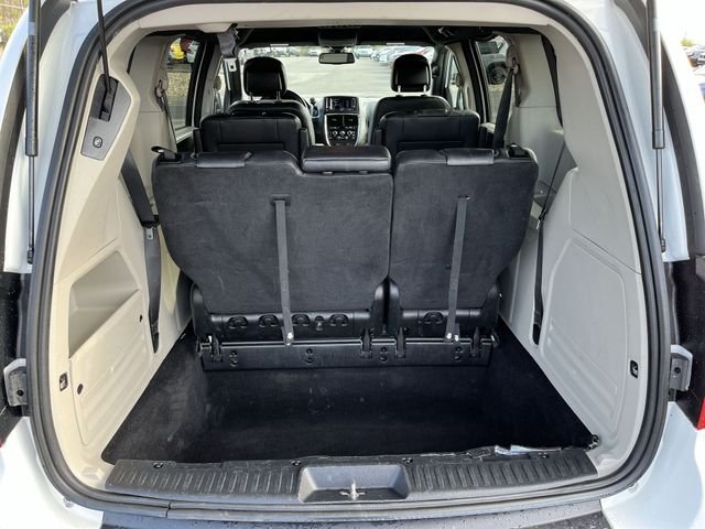 Used 2019 White Dodge SXT image 21