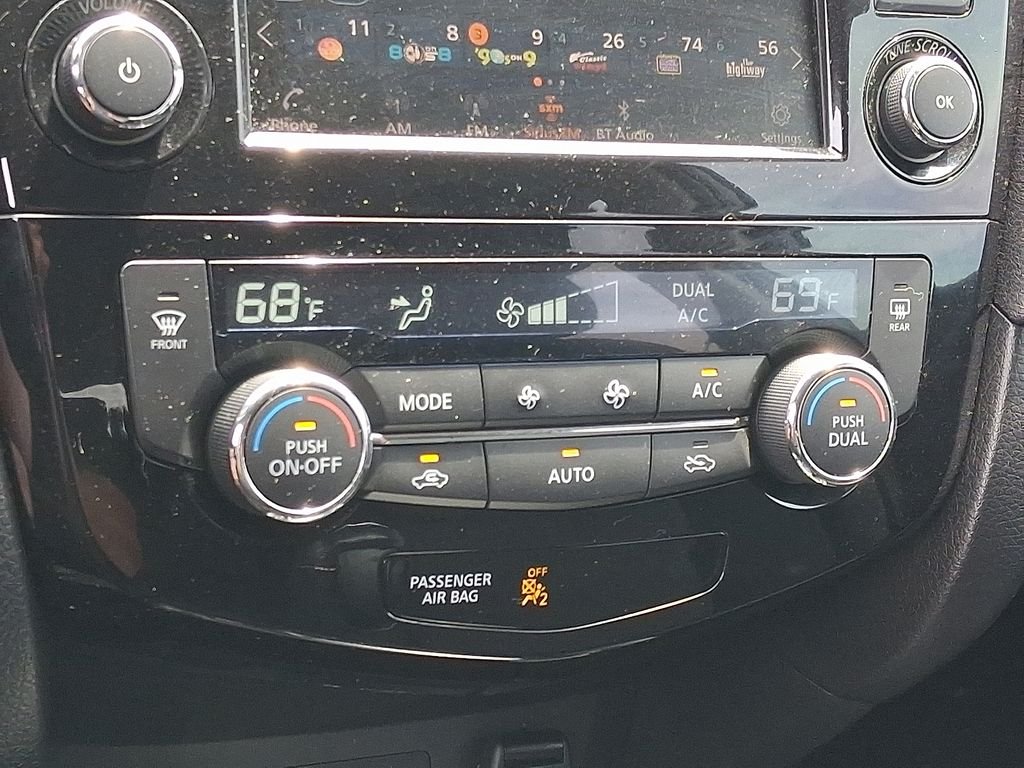Used 2020 Gray Nissan SV image 17