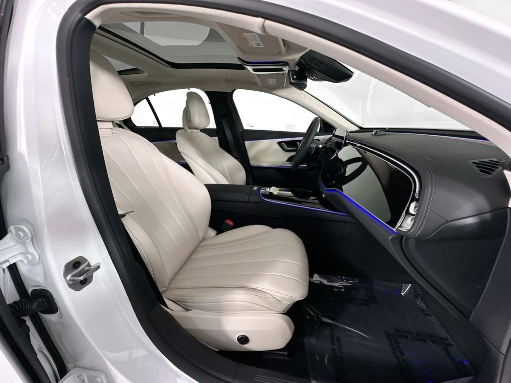 New 2026 MANUFAKTUR Moonlight White Metallic Mercedes-Benz E 350 image 29