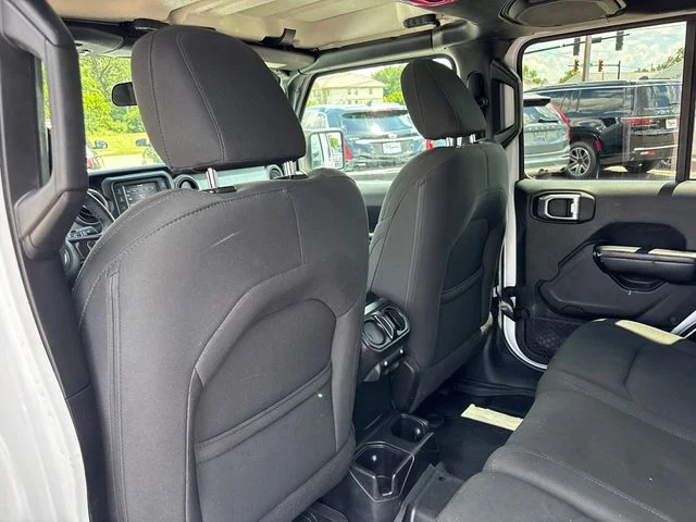 Used 2018 White Jeep Unlimited Sport S image 9
