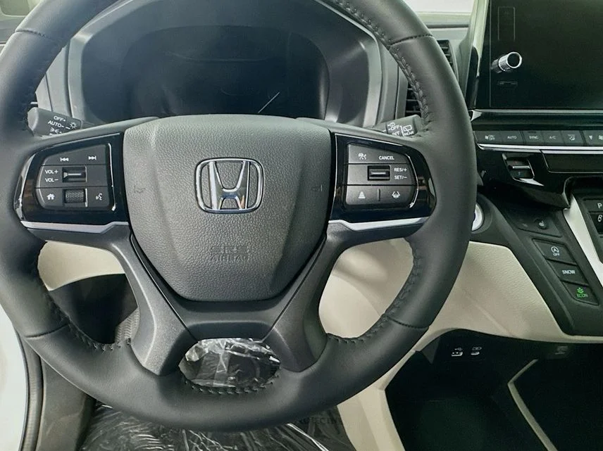 New 2026 Solar Silver Metallic Honda EX-L image 16