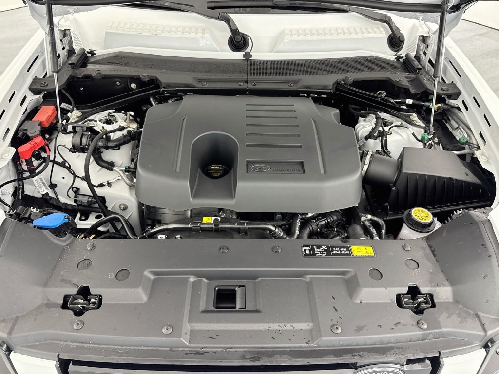 New 2026 Fuji White Land Rover X-Dynamic SE image 31