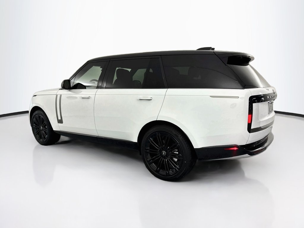 Used 2025 White Land Rover SE image 7