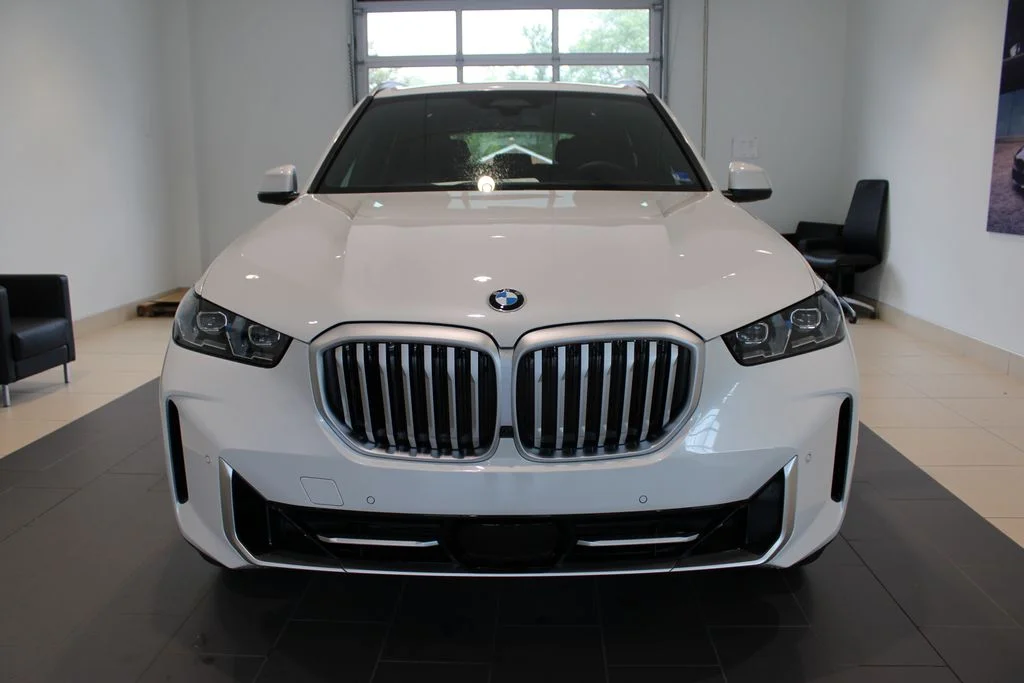 New 2026 Mineral White Metallic BMW xDrive40i image 12