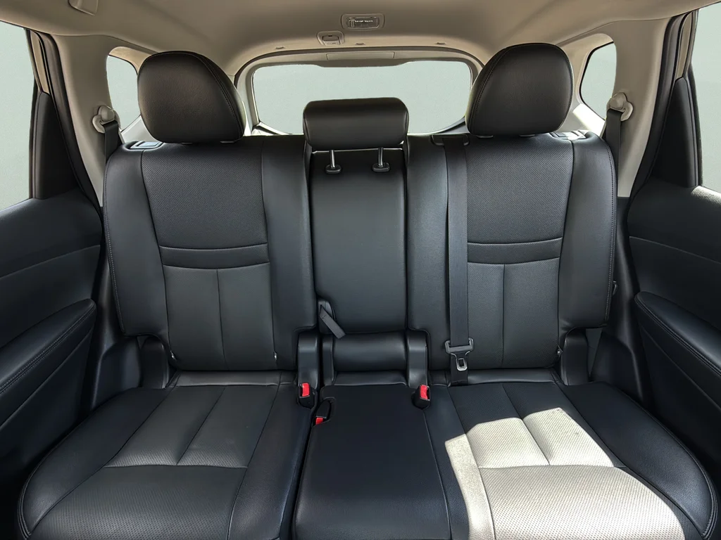 Used 2017 Midnight Jade Nissan SL image 34