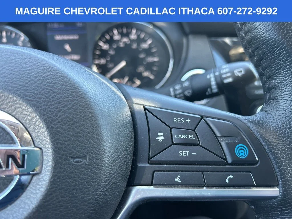 Used 2019 Silver Nissan SL image 17