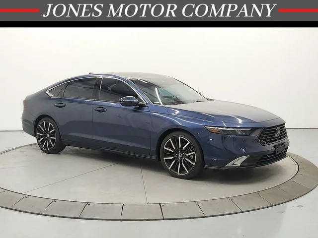 Used 2024  Honda Touring image 1