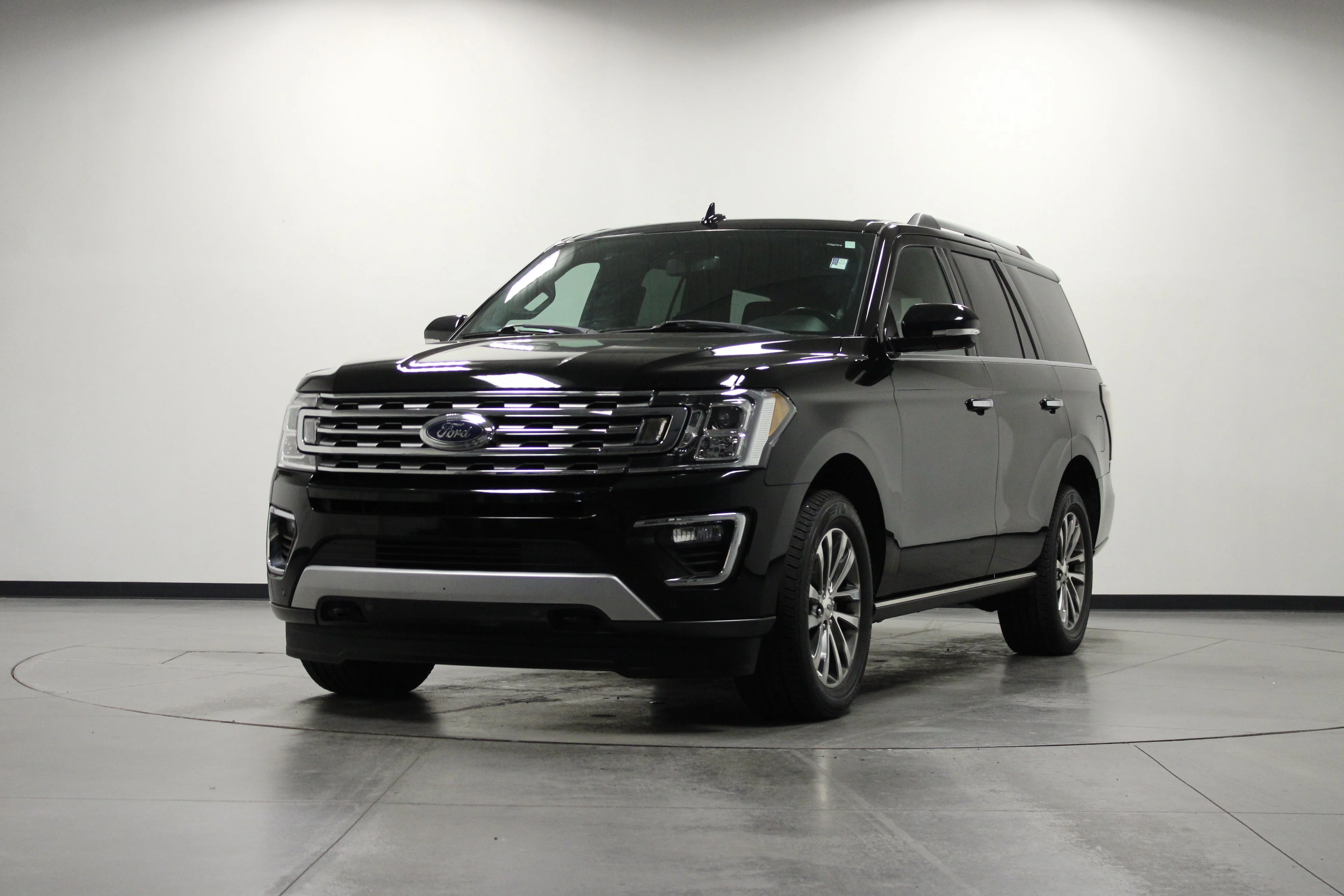 Used 2018 Shadow Black Ford Limited image 8