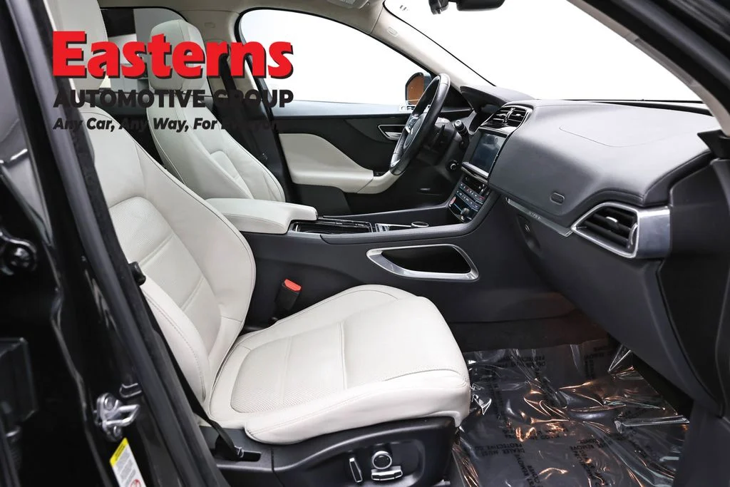Used 2020 Black Jaguar 25t Prestige image 28
