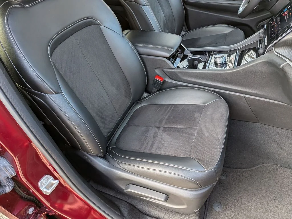 Used 2023 Red Jeep Altitude X image 27