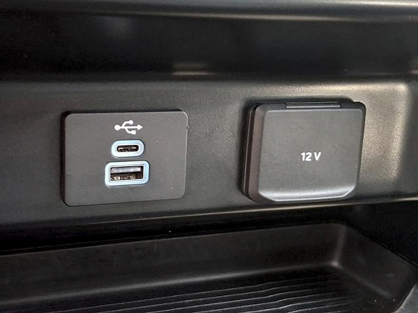 Used 2025 Oxford White Ford XLT image 24