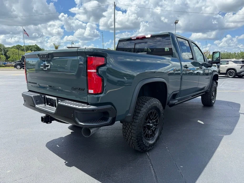 2026 Chevrolet Silverado 2500 HD ZR2 - Photo 8