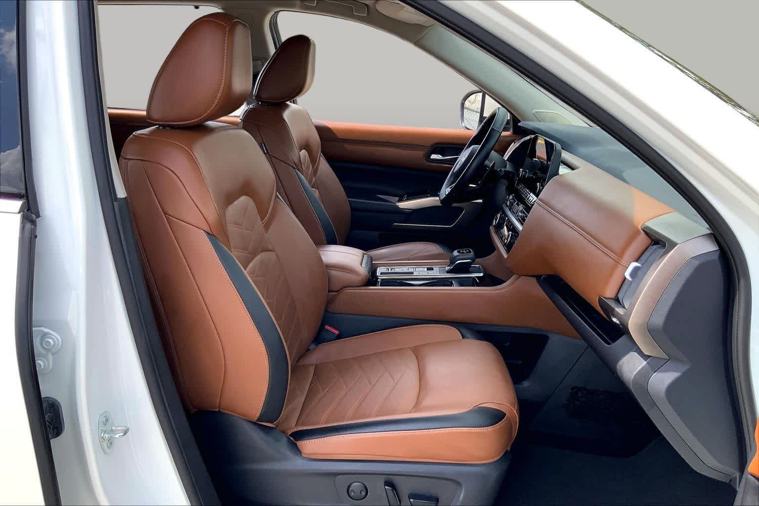 Used 2024 Pearl White Tricoat Nissan Platinum image 9