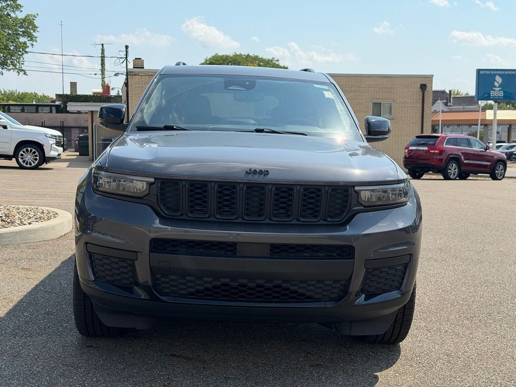 Used 2023 Gray Jeep Altitude image 8