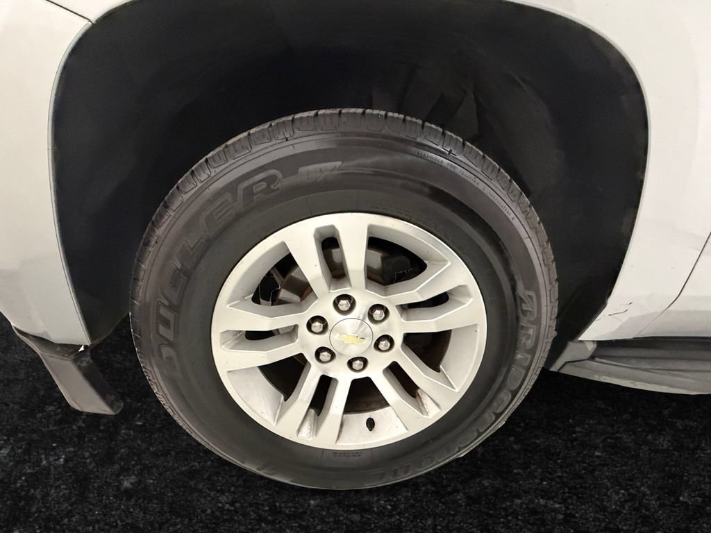 Used 2015 SILVER ICE METALLIC Chevrolet LT image 27