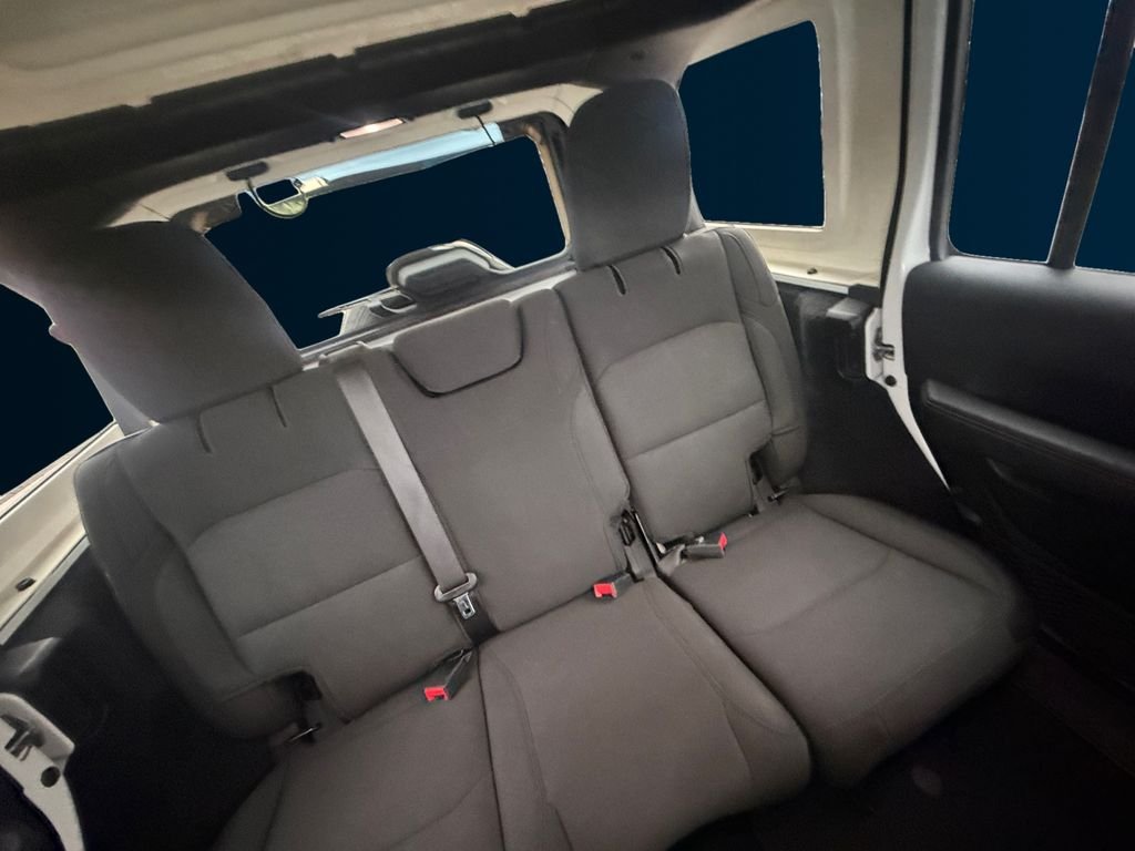 Used 2019 White Jeep Unlimited Sahara image 18