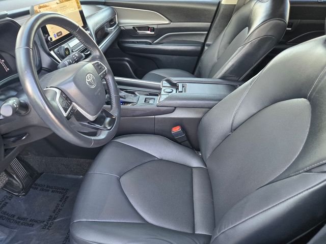 Used 2025 Silver Toyota XLE image 15