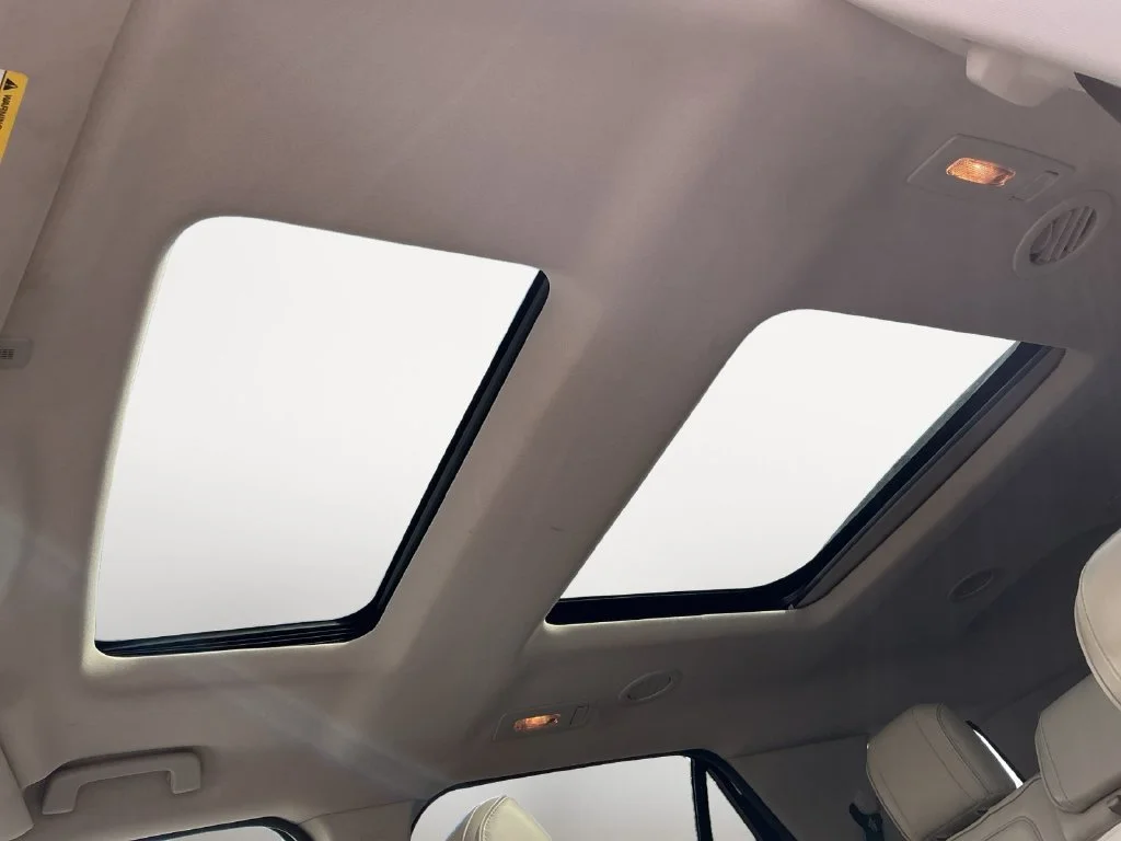 Used 2016 White Ford Platinum image 17