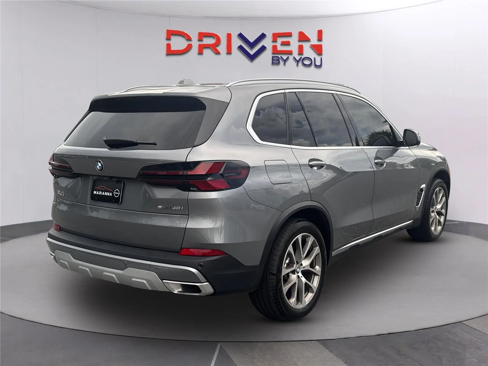 Used 2026 Skyscraper Grey Metallic BMW sDrive40i image 4