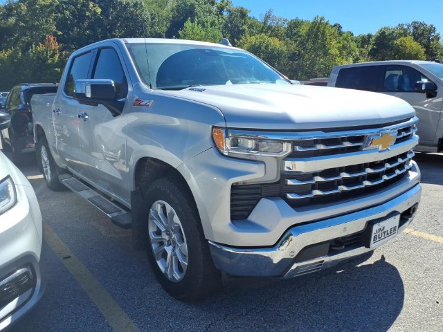 Used 2022 SILVER ICE METALLIC Chevrolet LTZ image 5