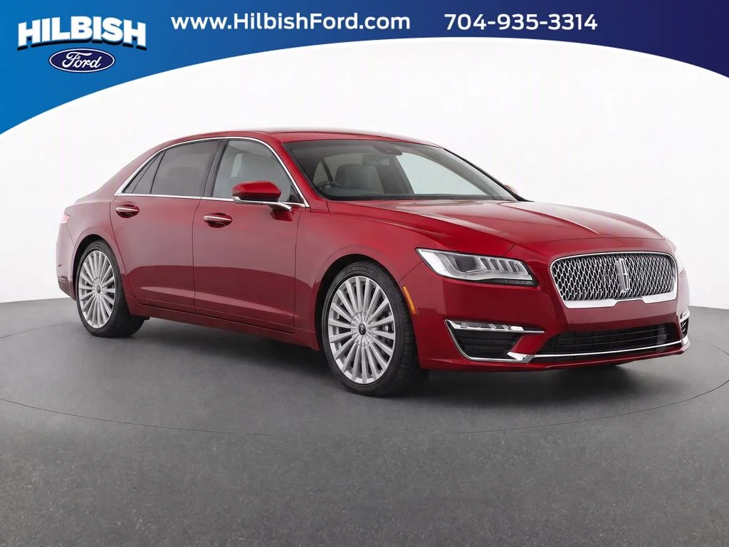 Used 2017 Red Lincoln Reserve image 1
