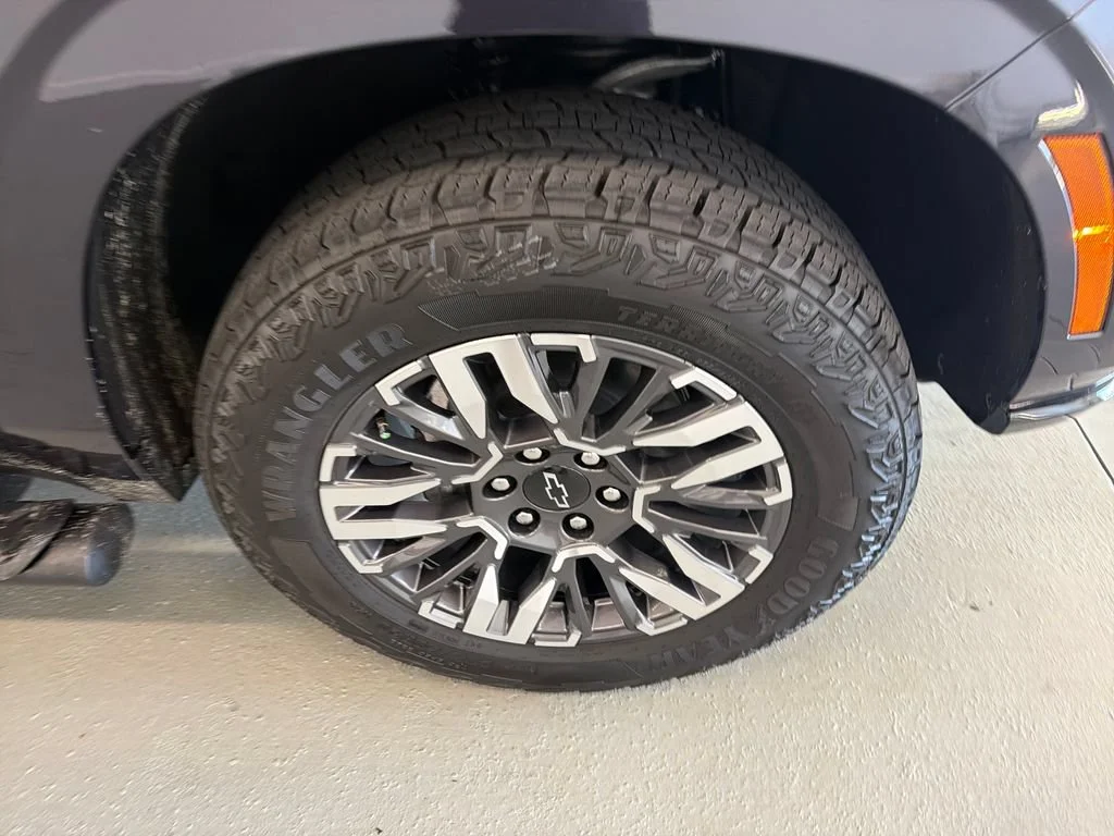 New 2026 Dark Ash Metallic Chevrolet Z71 image 4