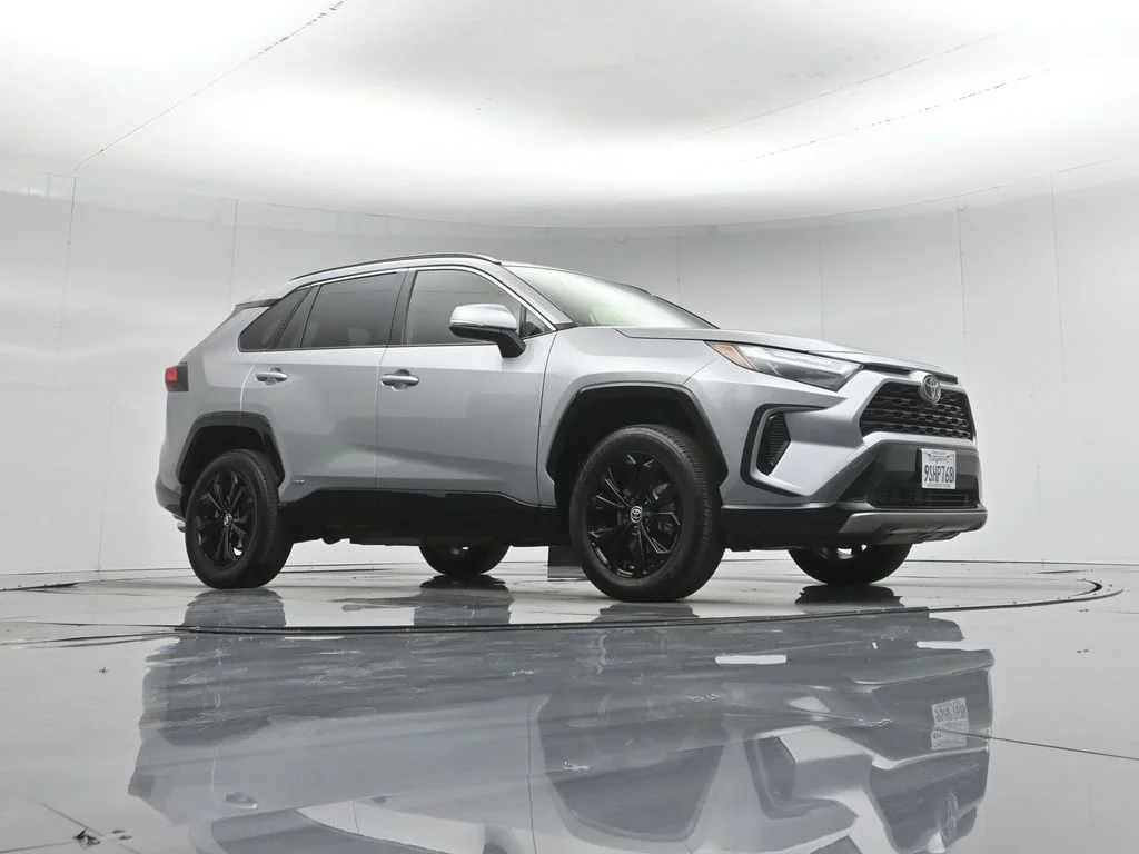 Used 2025 Silver Toyota SE image 3