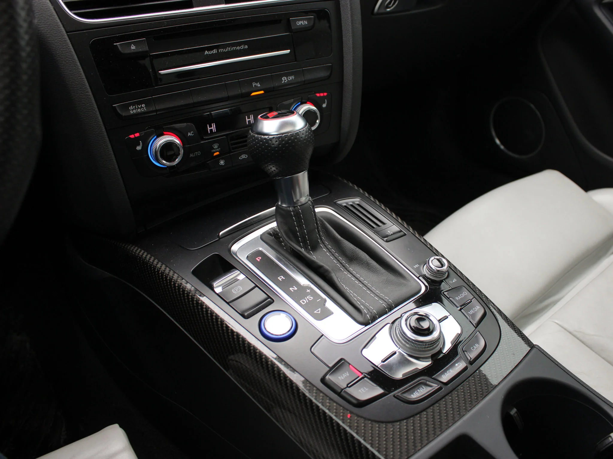 Used 2014 Blue Audi 4.2 * V8 | Quattro | 450 HP | 3M PPF | Winter Tires | Navigation | Backup Camera | Heated Seats | image 25