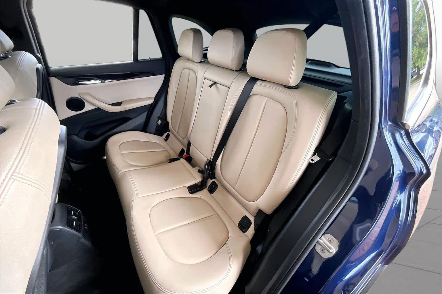 Used 2018 Mediterranean Blue Metallic BMW xDrive28i image 19
