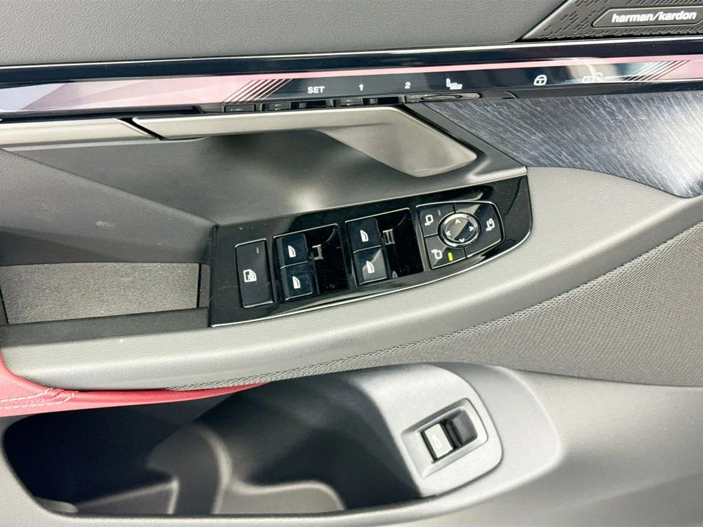 New 2027 Dk. BMW 530i image 22