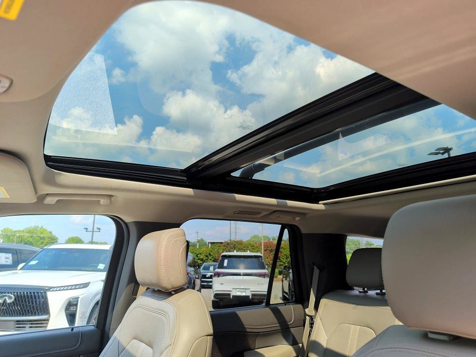 Used 2019 Black Metallic Ford Limited image 27