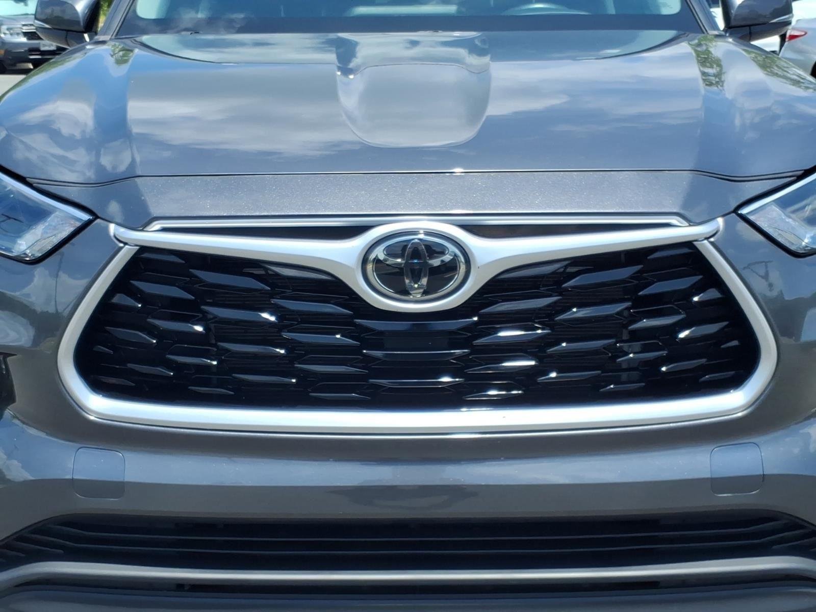 Used 2023 Magnetic Gray Metallic Toyota XLE image 15