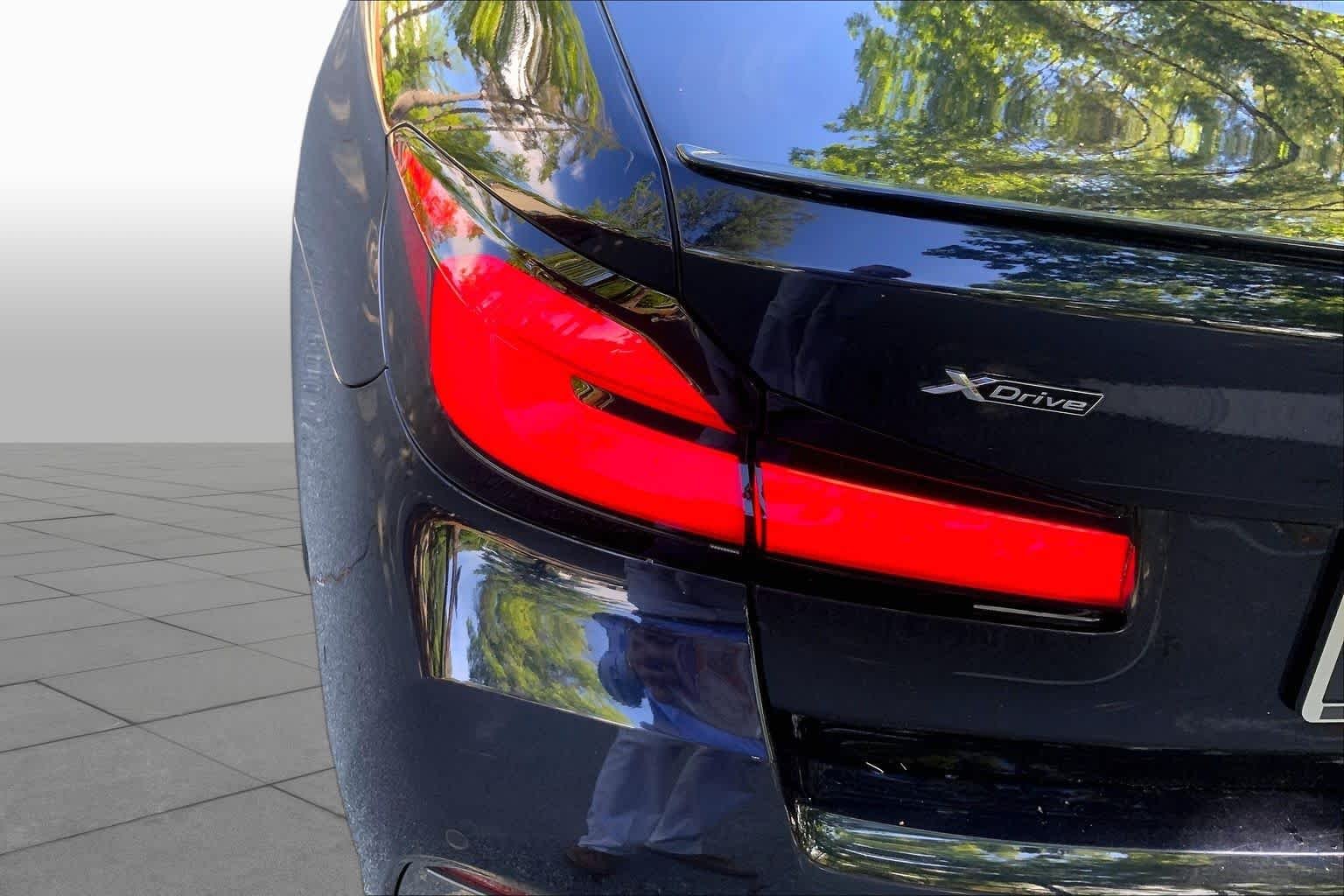 Used 2023 Carbon Black Metallic BMW 530i xDrive image 27