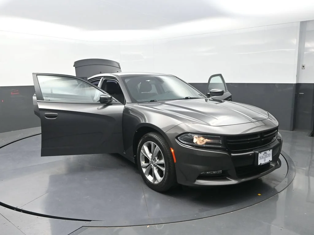 Used 2020 Gray Dodge SXT image 32