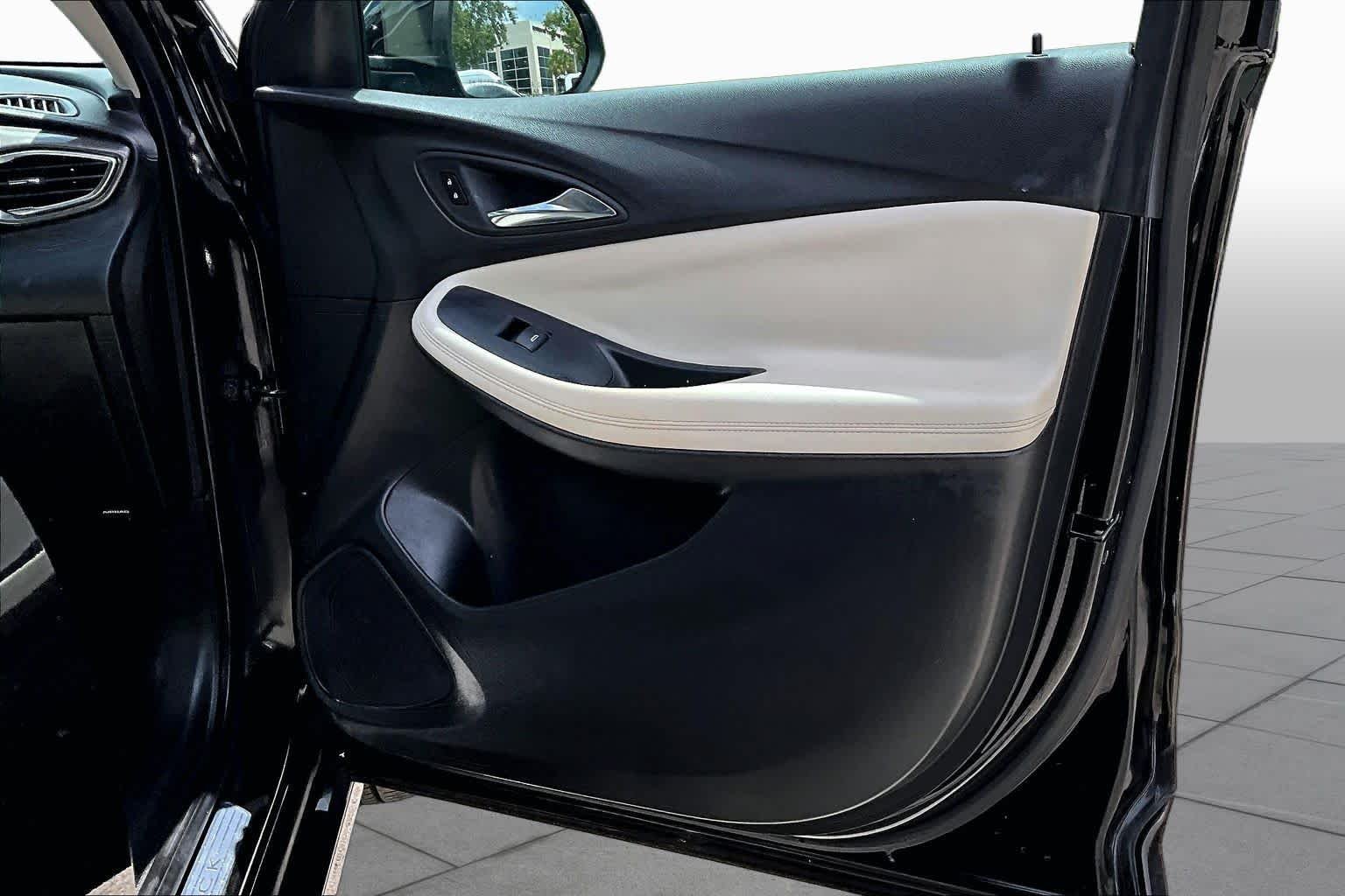 Used 2023 Ebony Twilight Metallic Buick Select image 26