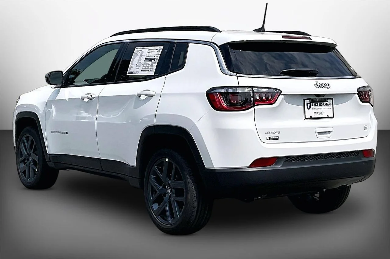 New 2026 Bright White Clearcoat Jeep Latitude image 6