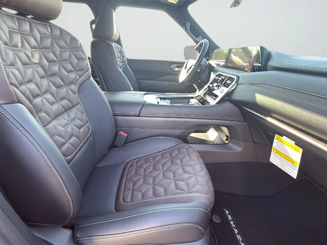 2026 Nissan Armada Platinum - Photo 9