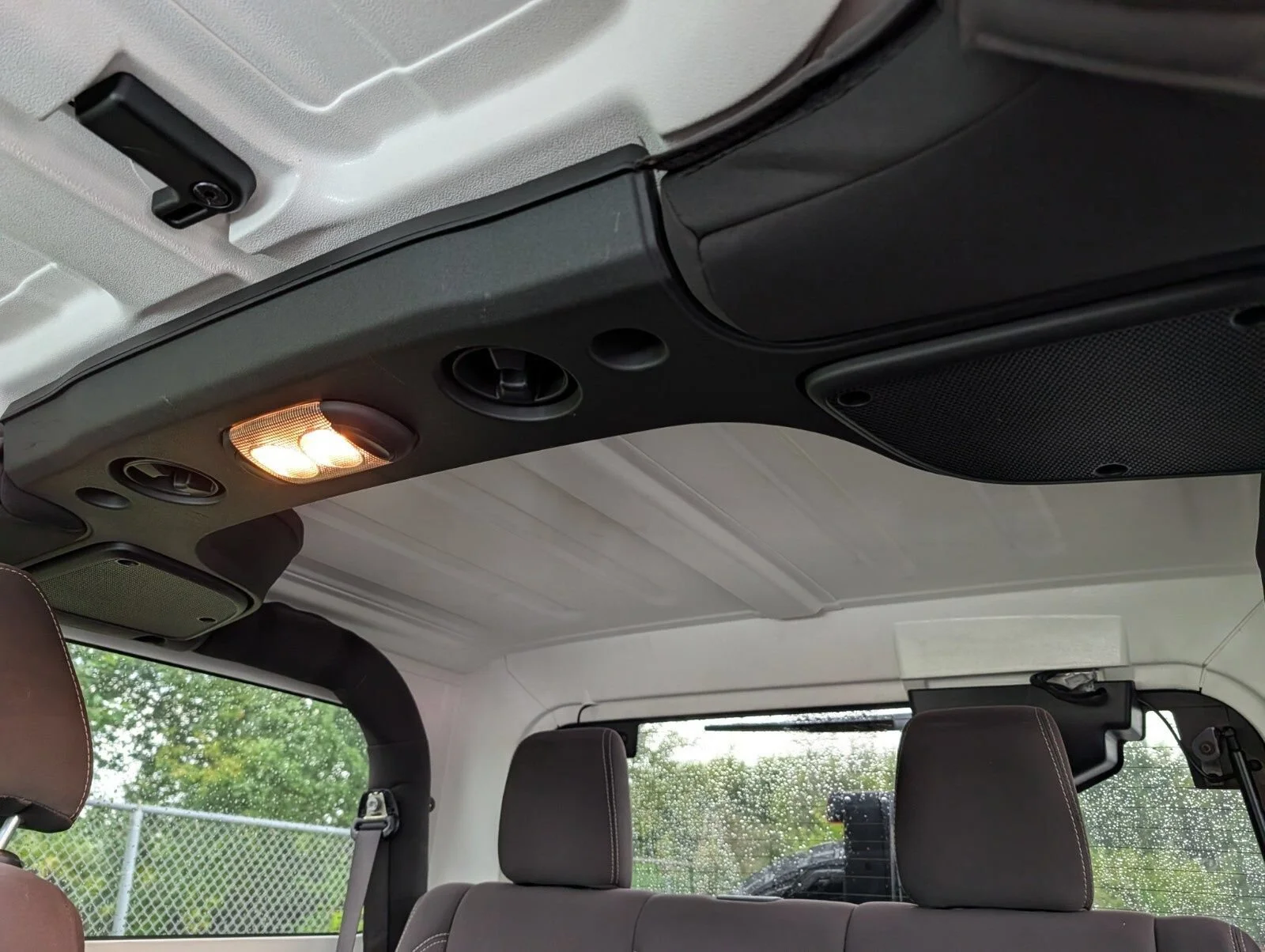 Used 2018 White Jeep Sahara 4x4 image 17