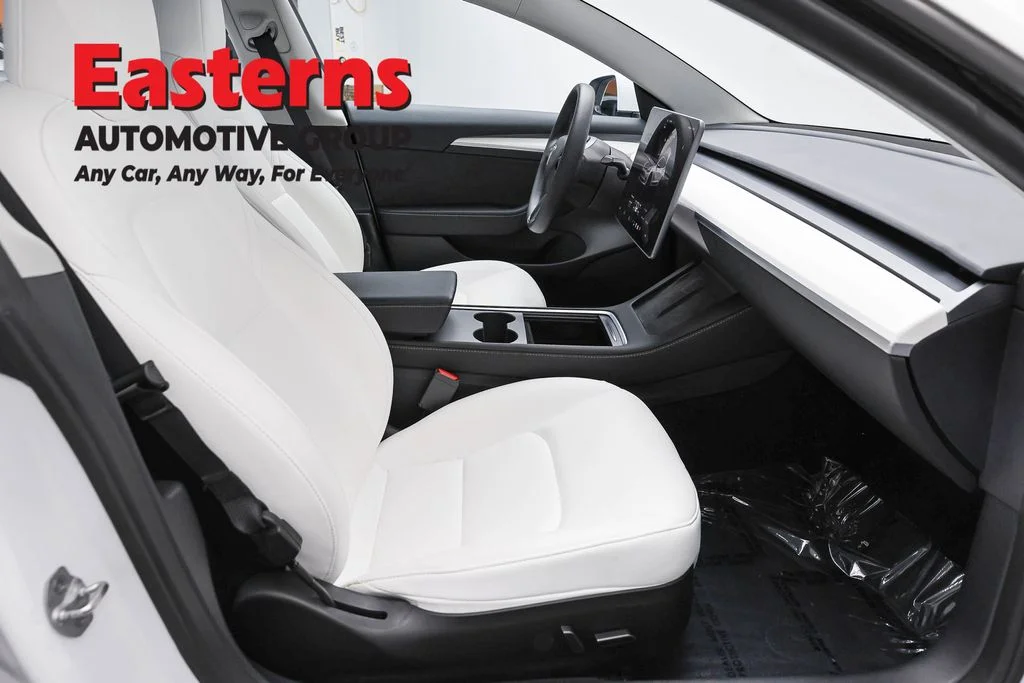 Used 2023 White Tesla Base image 18