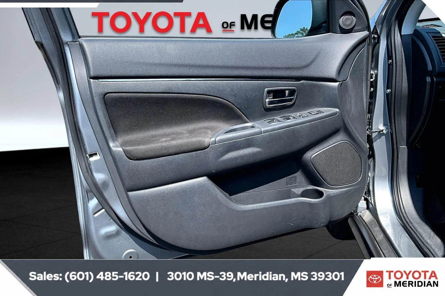 Used 2024 Alloy Silver Metallic Mitsubishi ES image 17