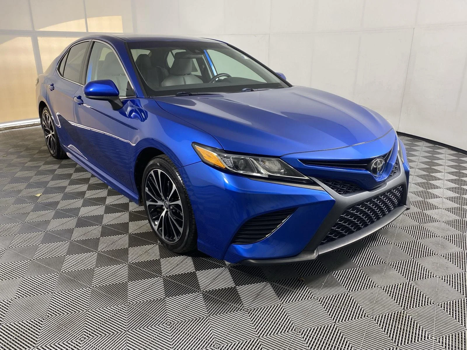 Used 2020 Blue Streak Metallic Toyota SE image 10