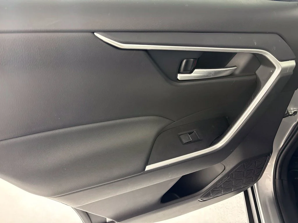 Used 2025 Silver Toyota XLE Premium image 23