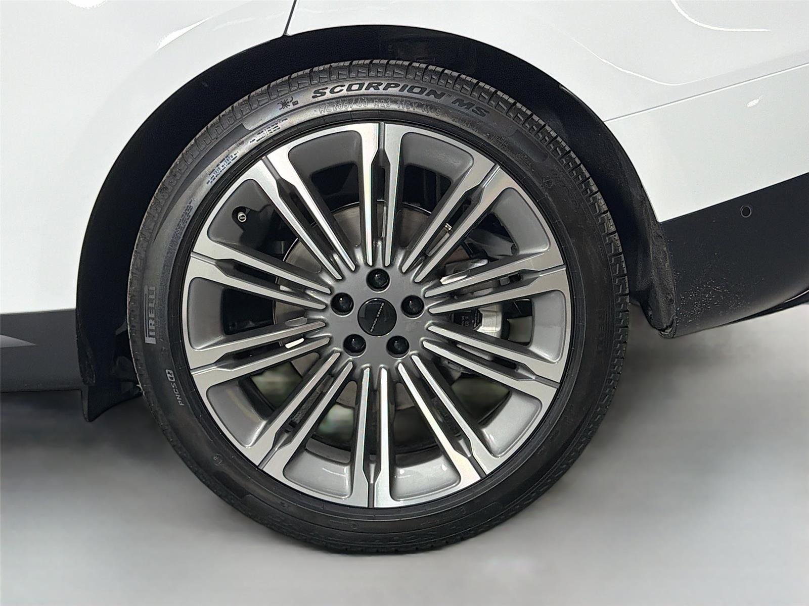 New 2026 Fuji White Land Rover SE P360 image 29