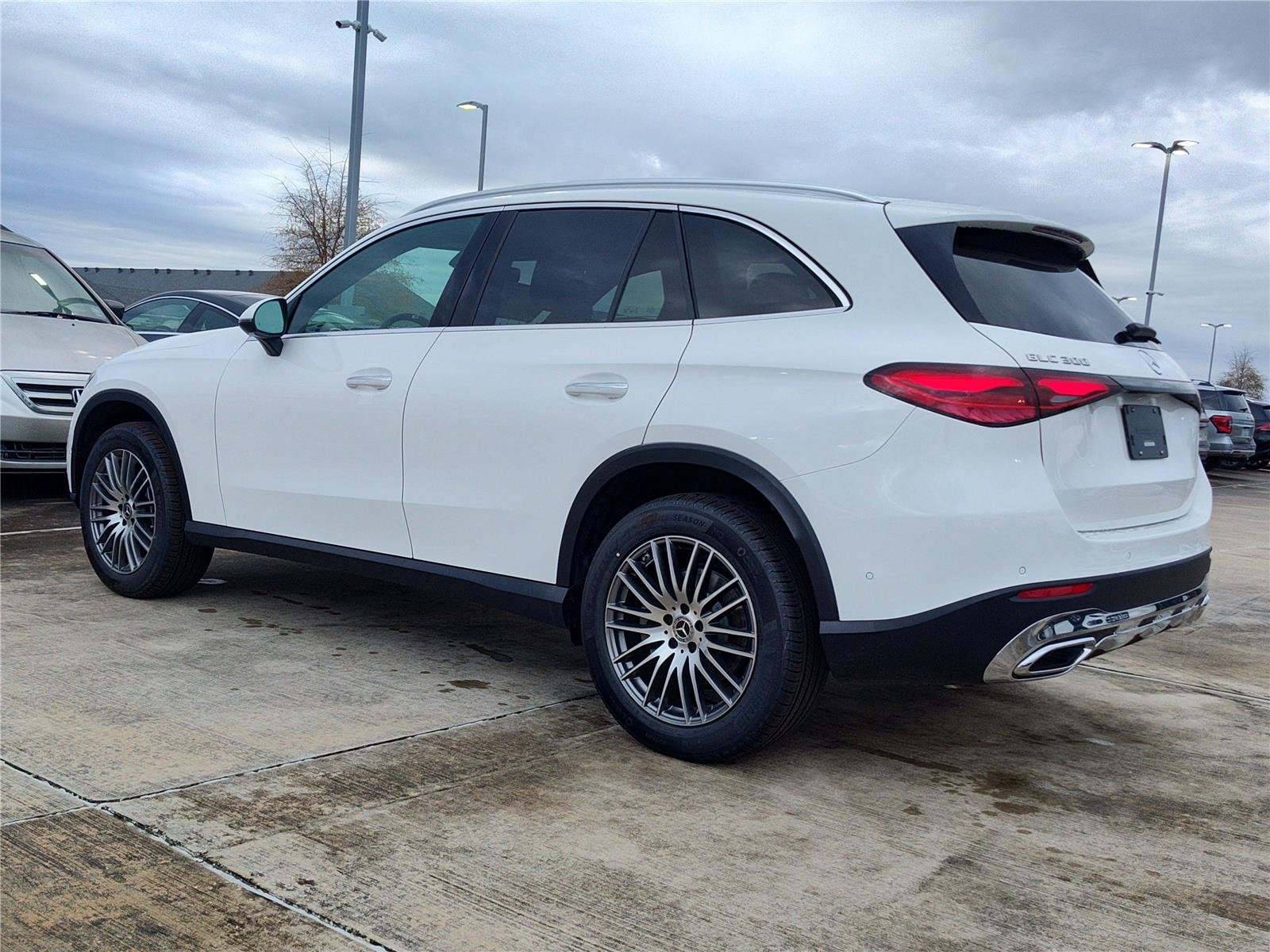 New 2026 Polar White Mercedes-Benz GLC 300 image 3