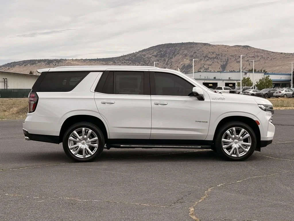 Used 2021 Pearl Chevrolet High Country image 7