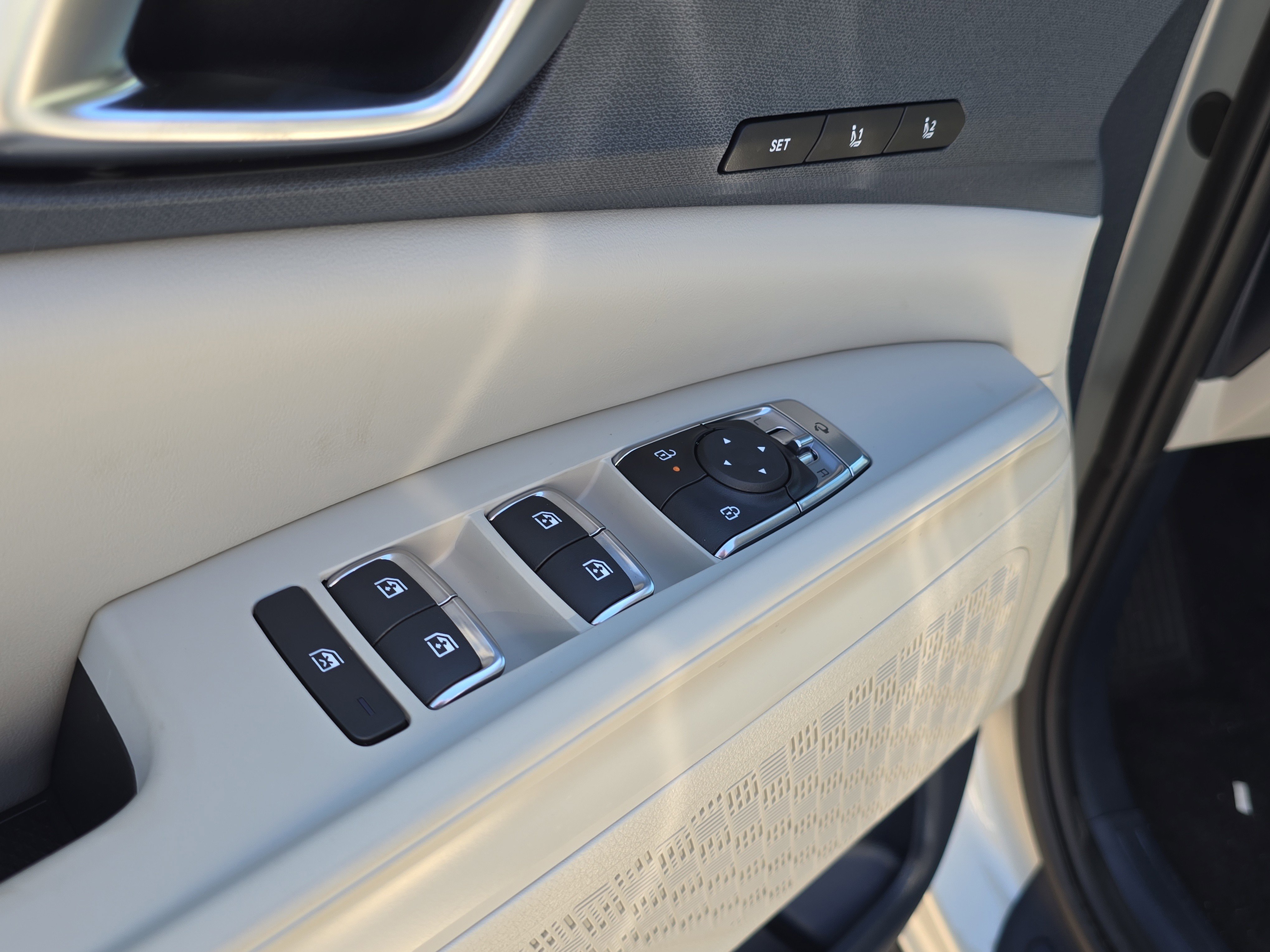 New 2026 Ivory Silver Kia EX image 21